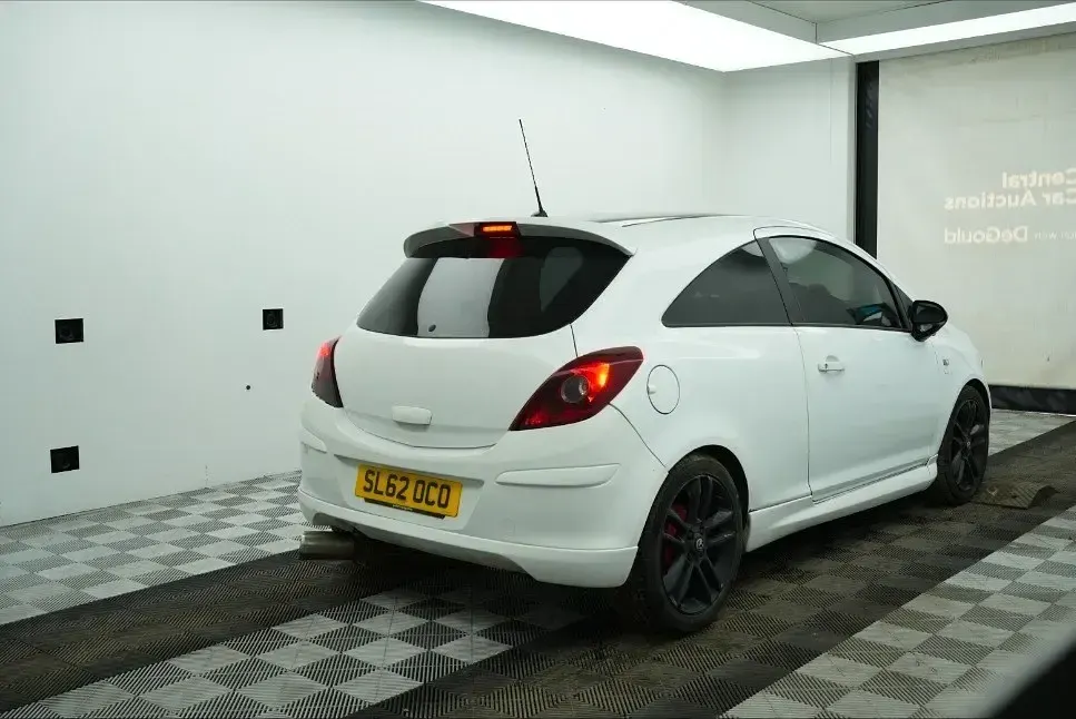 Używany Vauxhall Corsa Edition 2012 Biały Hatchback