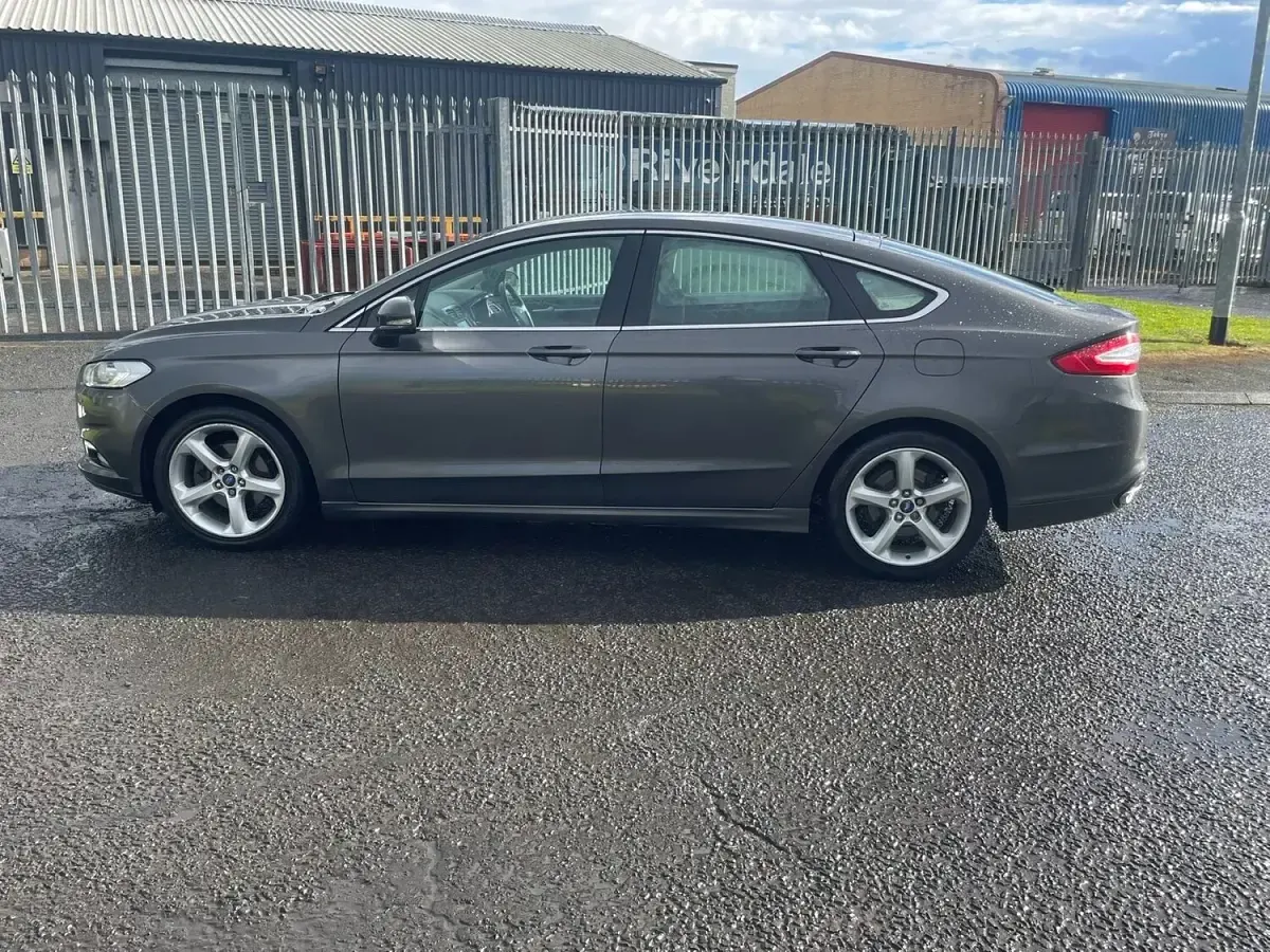 Used Ford Mondeo Titanium 180 HP (132 kW) 2015 Grey Hatchback