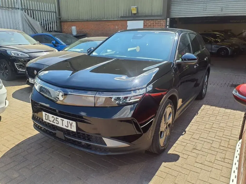 Used Vauxhall Grandland X Design Edition 136 HP (100 kW) 2025 Black SUV