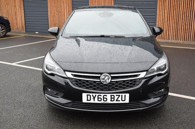 Used Vauxhall Astra SRi 150 HP (110 kW) 2016 Black Hatchback