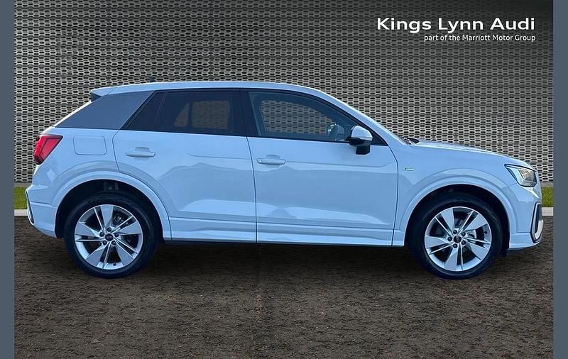 Used Audi Q2 S-Line 113 HP (83 kW) 2025 White SUV