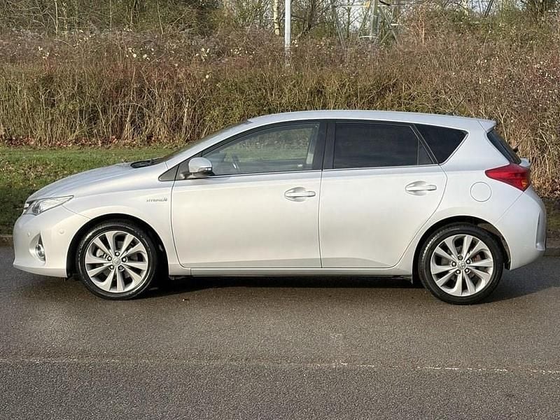 Used Toyota Auris 136 HP (100 kW) 2015 Silver Estate