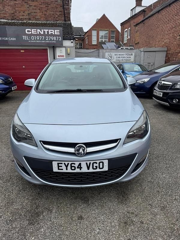Used Vauxhall Astra Design Edition 130 HP (95 kW) 2014 Silver Hatchback