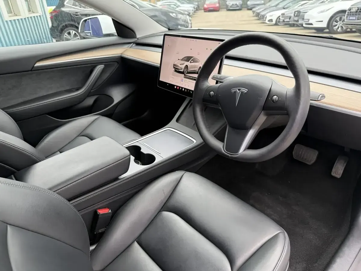 Used Tesla Model 3 RWD 177 kW (241 HP) 2023 White Sedan