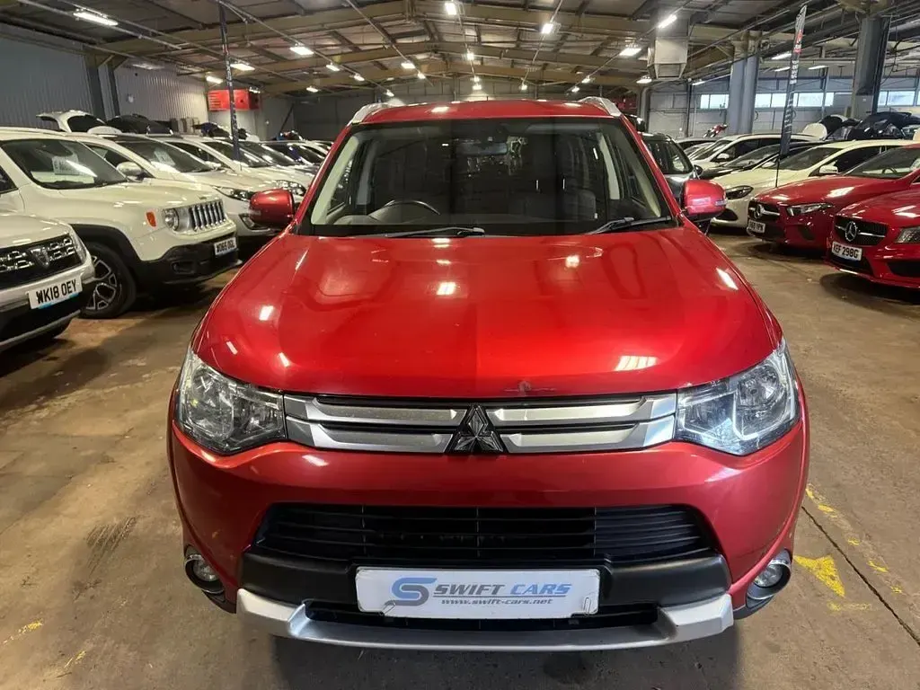 Used Mitsubishi Outlander 150 HP (110 kW) 2015 Red SUV