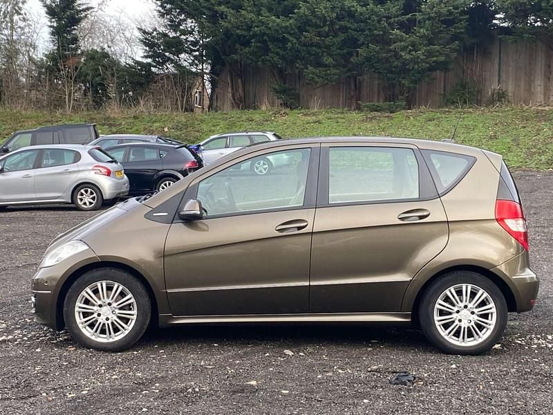 Used Mercedes A180 Elegance 2009 Brown Hatchback