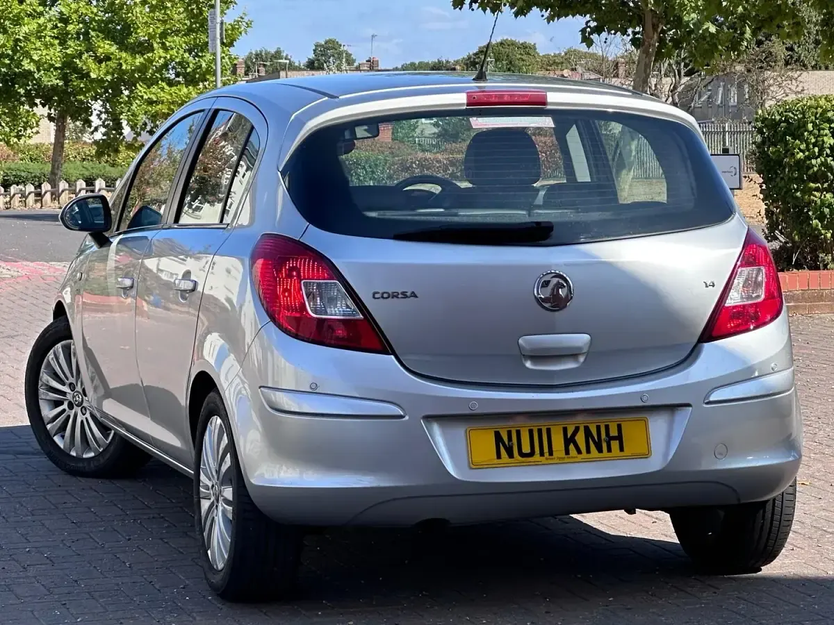 Used Vauxhall Corsa 98 HP (72 kW) 2011 Silver Hatchback