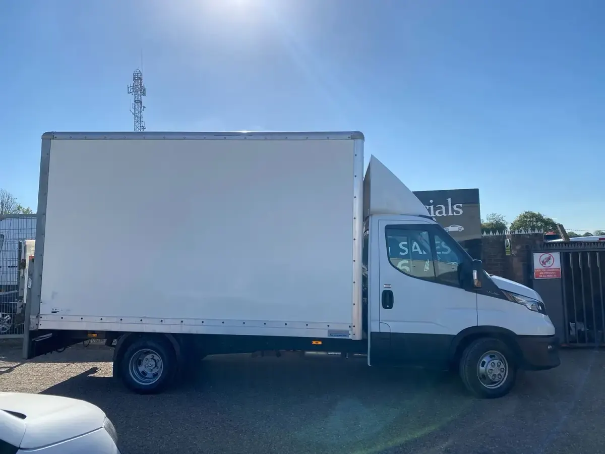 Used Iveco Daily 136 HP (100 kW) 2021 White Van