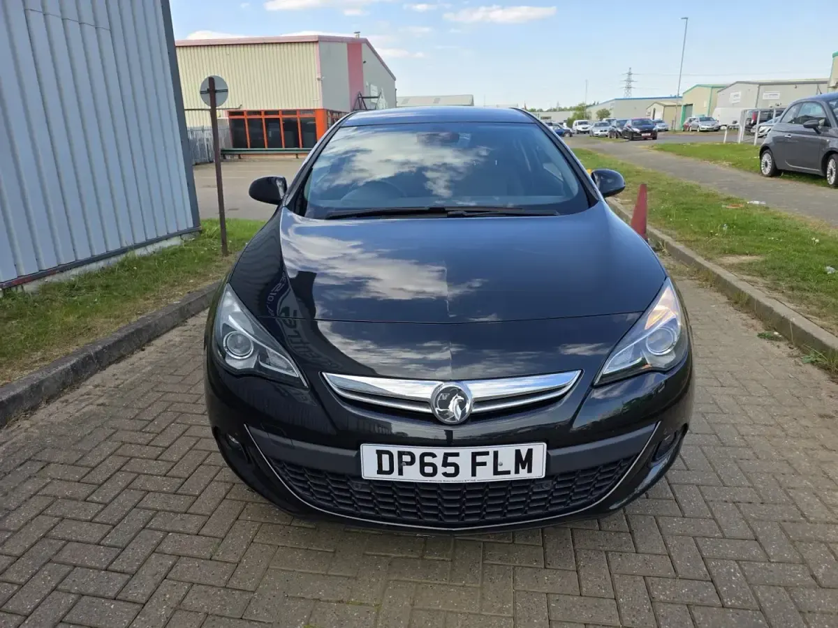 Second-hand Vauxhall Astra GTC SRi 140 CP (102 kW) 2015 Negru Coupe
