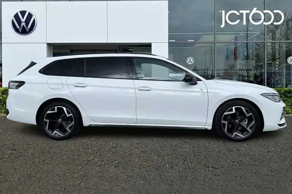 Used VW Passat 150 HP (110 kW) 2024 Estate