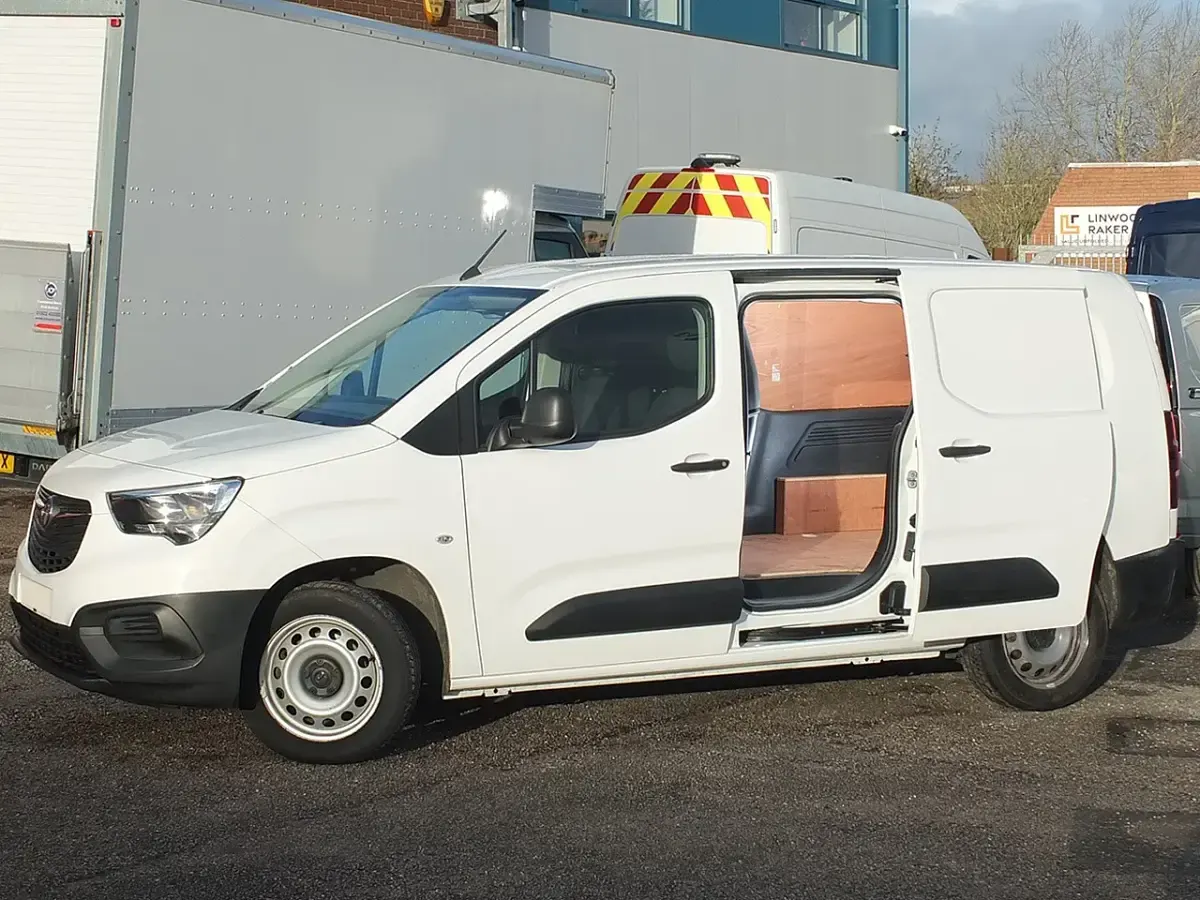 Used Vauxhall Combo 100 HP (73 kW) 2021 White Van