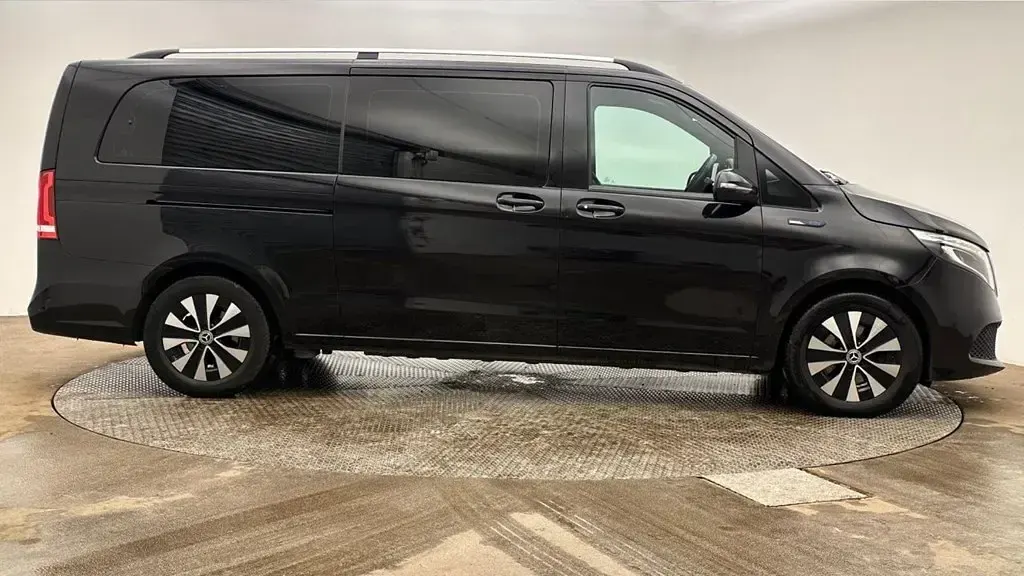 Usado Mercedes EQV300 89 kW (122 HP) 2021 Preto Monovolume