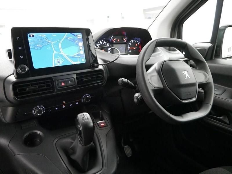 Used Peugeot Partner Premium 100 HP (73 kW) 2021 White MPV