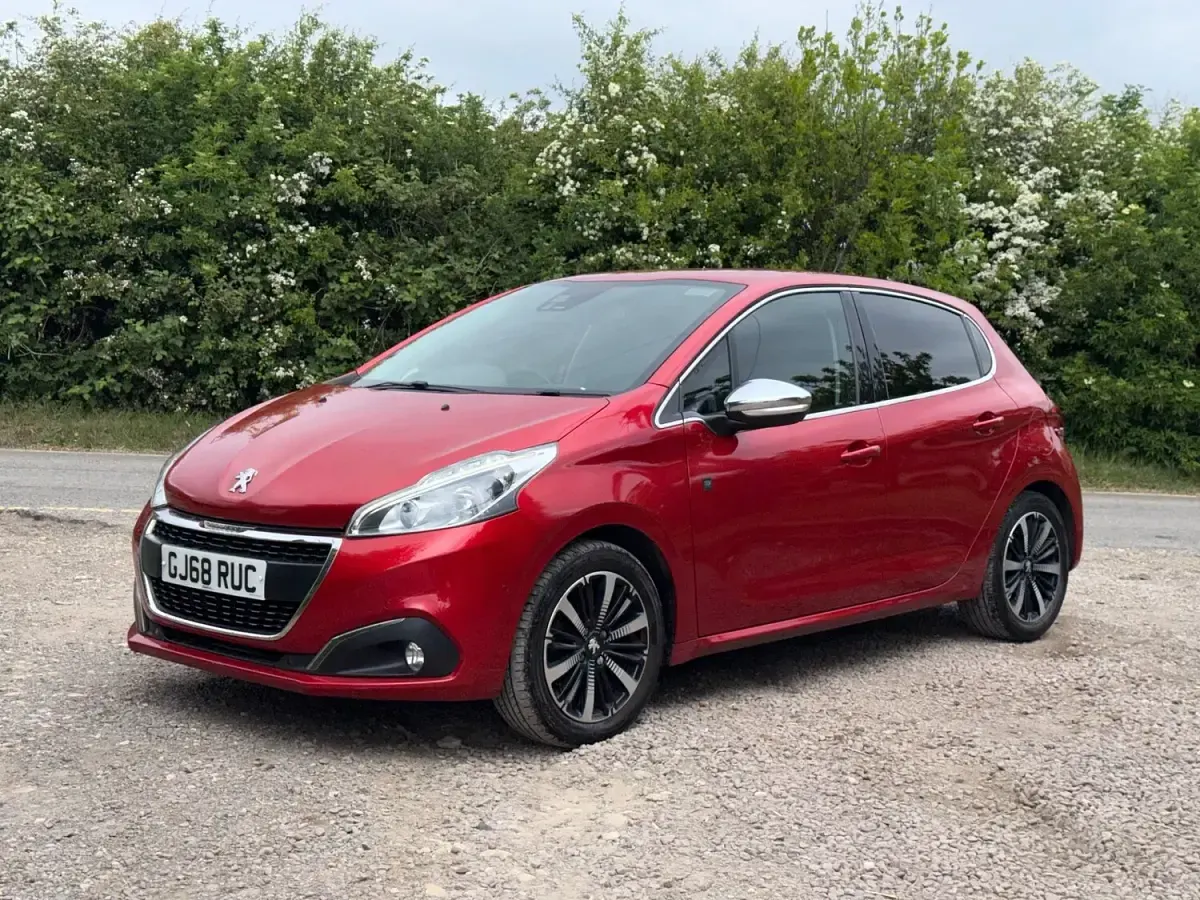 Used Peugeot 208 S 2018 Red Hatchback
