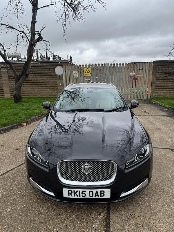 Używany Jaguar XF Portfolio 2015 Szary Kombi