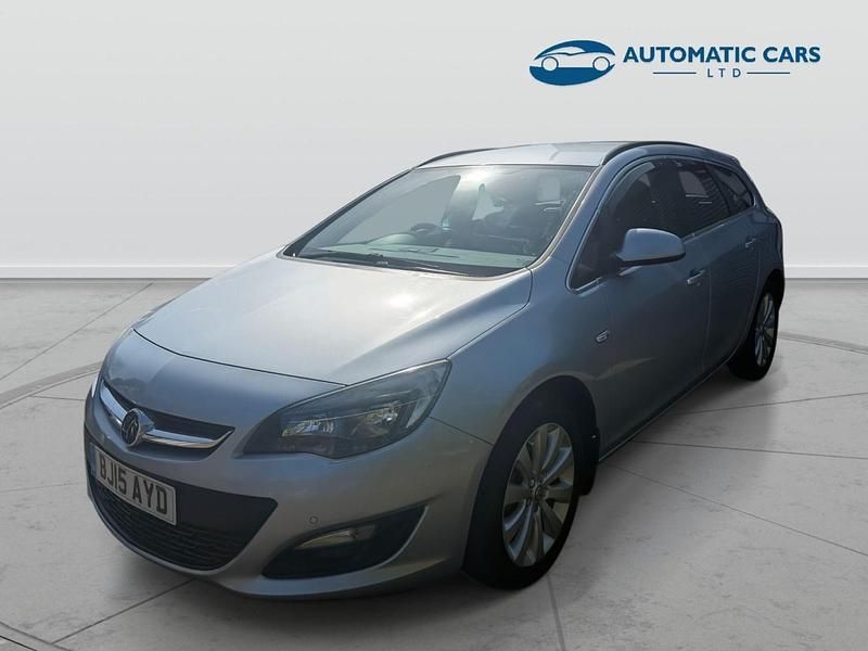 Used Vauxhall Astra 115 HP (84 kW) 2015 Silver Estate