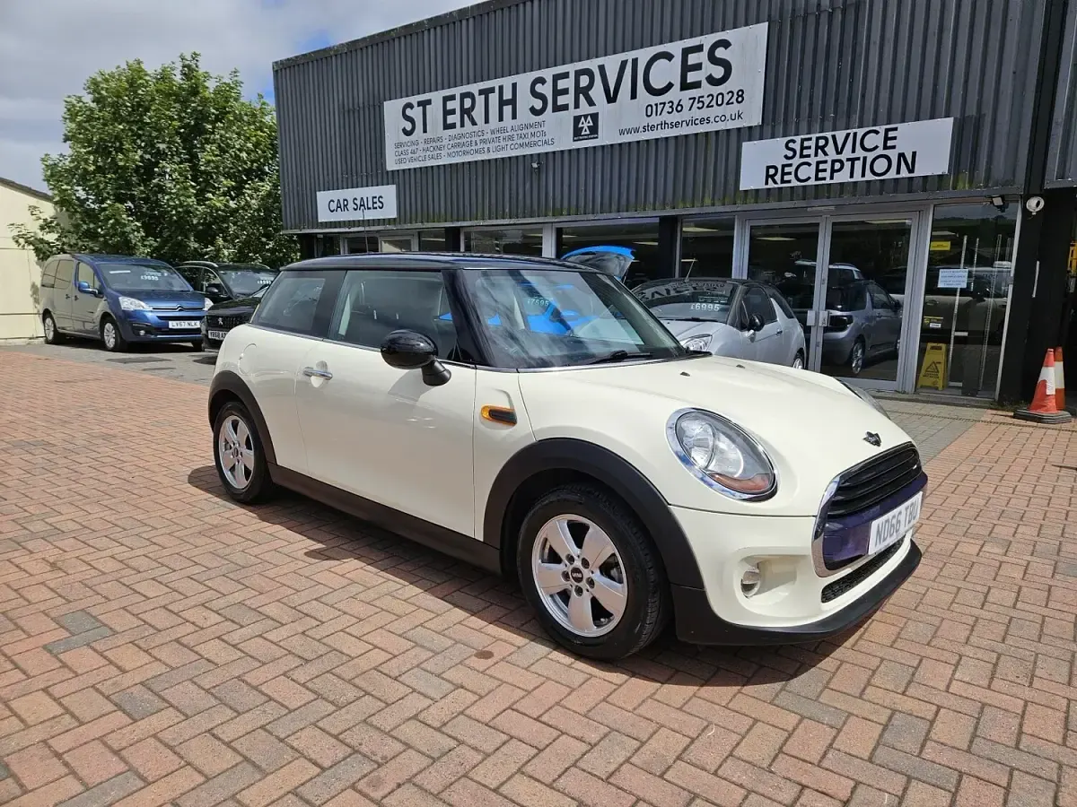 Used Mini Cooper Hatch 2017 White Hatchback