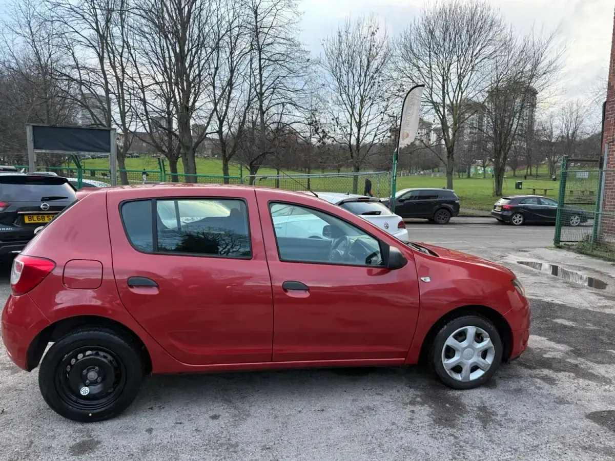 Używany Dacia Sandero Ambiance 2016 Czerwony Hatchback