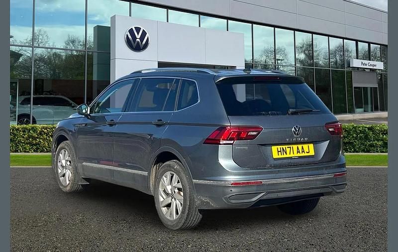 Used VW Tiguan Allspace Life 150 HP (110 kW) 2021 Grey SUV