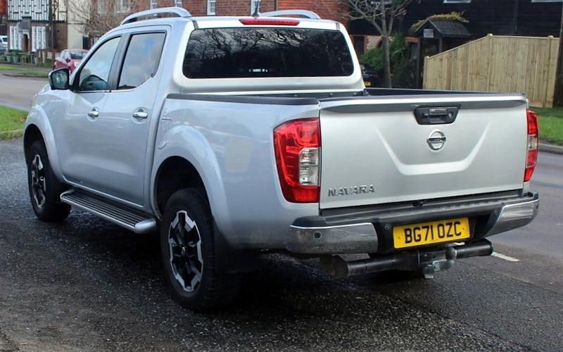 Used Nissan Navara Tekna 190 HP (139 kW) 2021 Silver Pickup