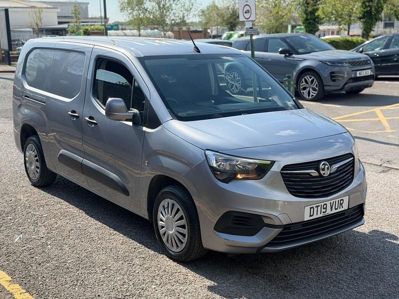 Używany Vauxhall Combo Sportive 100 KM (73 kW) 2019 Szary Minivan