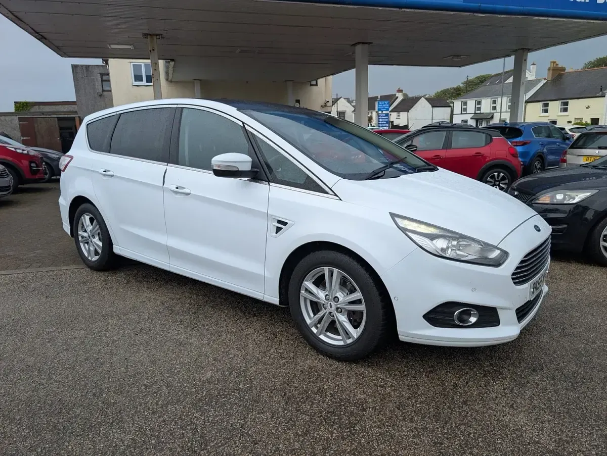 Used Ford S-MAX Titanium 2015 White MPV