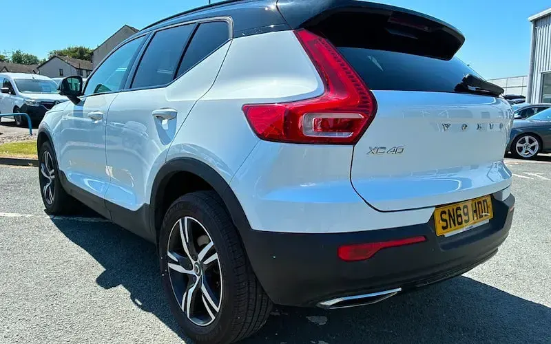 Used Volvo XC40 R-Design 190 HP (139 kW) 2019 White SUV