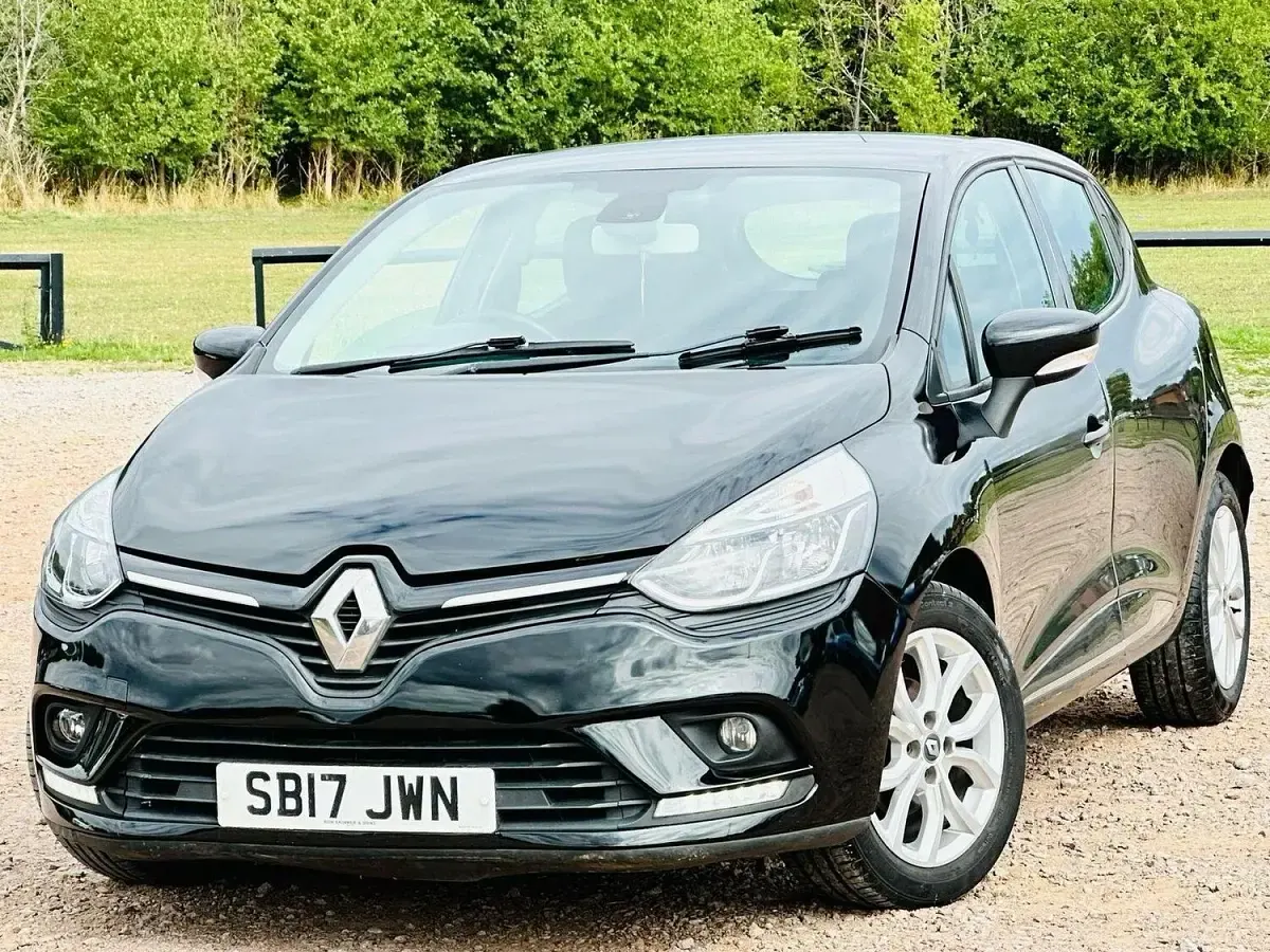 Used Renault Clio Dynamique 90 HP (66 kW) 2017 Black Hatchback