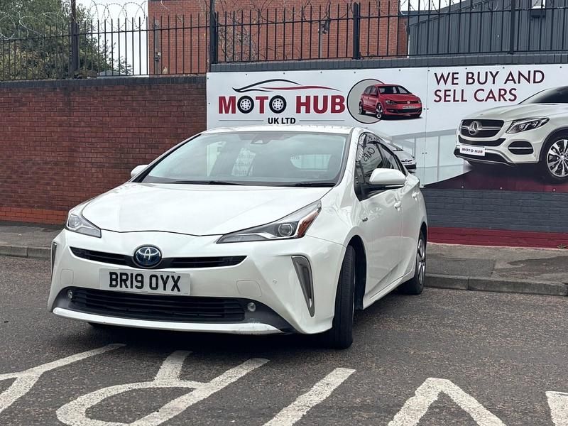 Used Toyota Prius 2025 White Hatchback