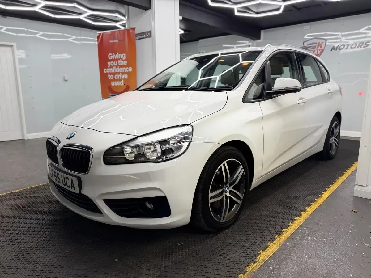 Used BMW 220 Sport Line 2015 White Hatchback