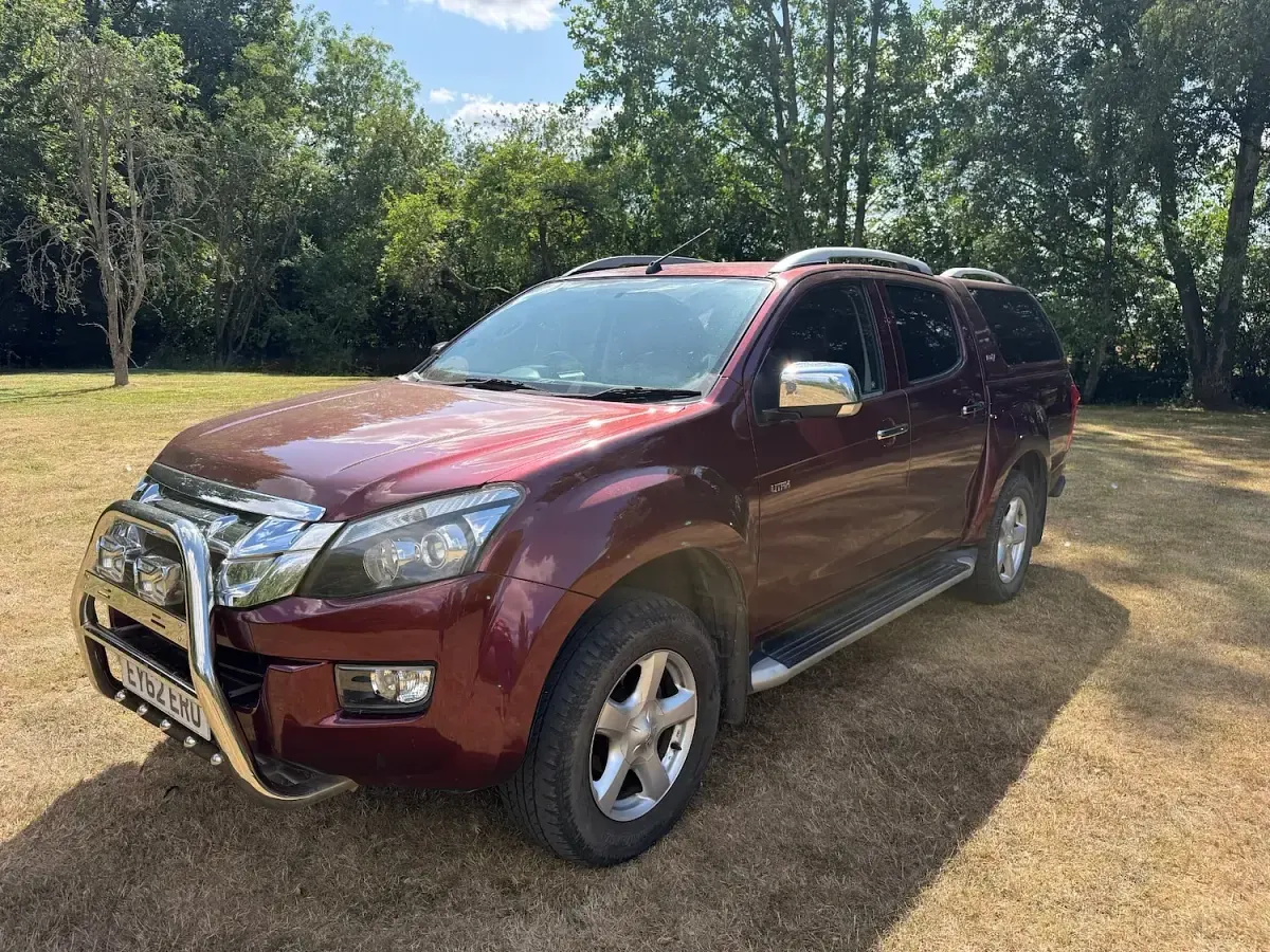 Used Isuzu D-Max 136 HP (100 kW) 2012 Red Pickup