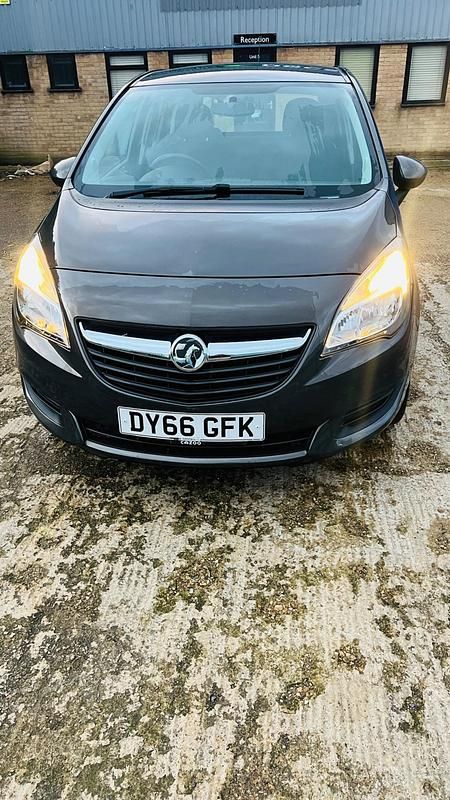Used Vauxhall Meriva Club 120 HP (88 kW) 2016 Grey MPV