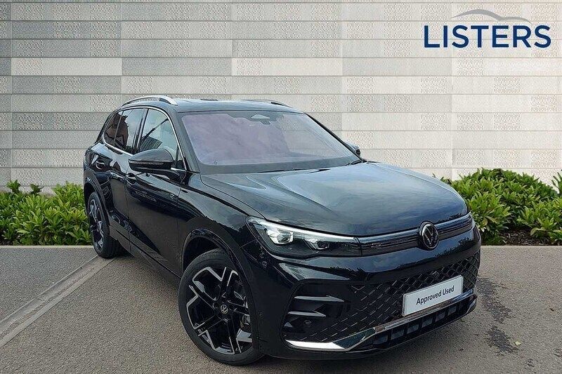 Grenadilla black New 2025 VW Tiguan R-line SUV | £43,990 - Image 1/4