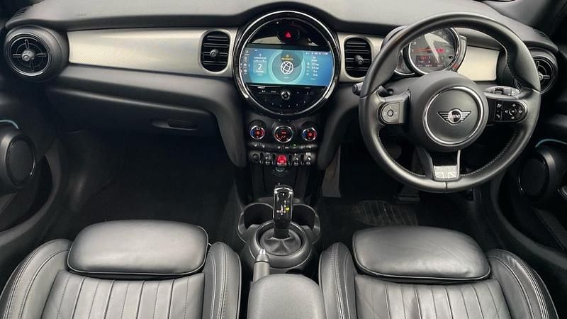 Used Mini Cooper Exclusive 134 HP (98 kW) 2022 Red Hatchback