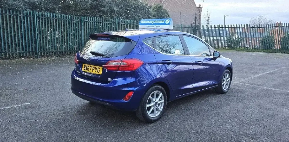 Begagnad Ford Fiesta Zetec 2018 Blå Halvkombi
