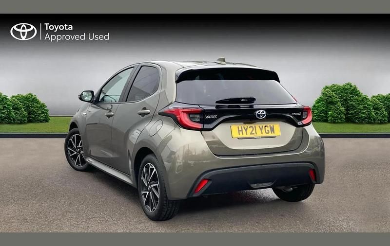 Used Toyota Yaris Hybrid Design 113 HP (83 kW) 2021 Other Hatchback