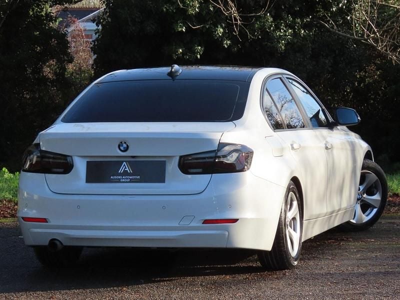 Begagnad BMW 320 Efficient Dynamics 2012 Vit Sedan