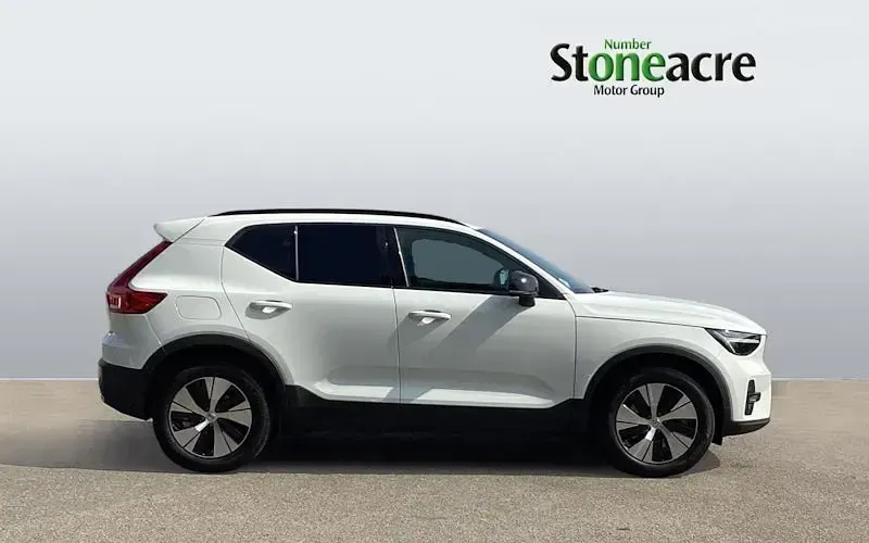 Used Volvo XC40 Plus 211 HP (155 kW) 2023 White SUV