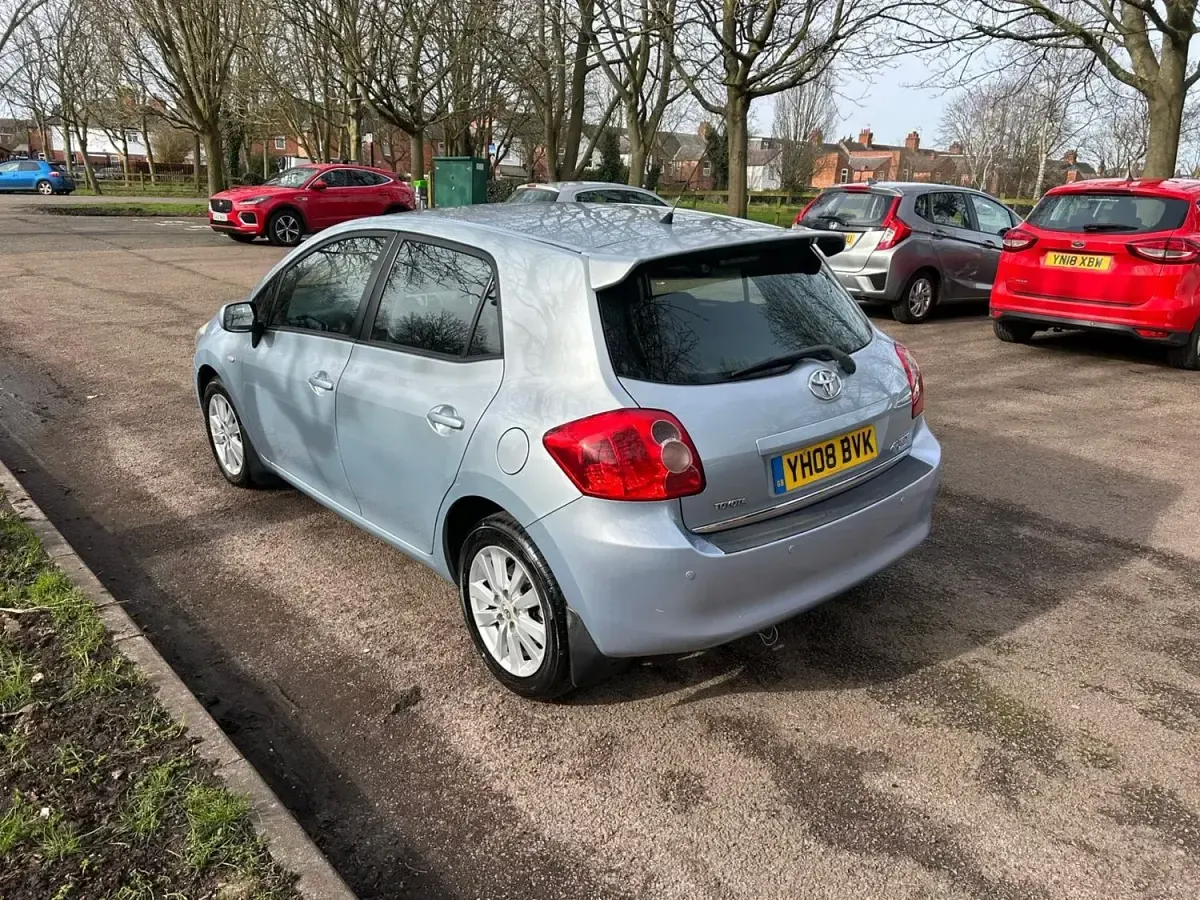 Usado Toyota Auris 124 HP (91 kW) 2008 Azul Citadino