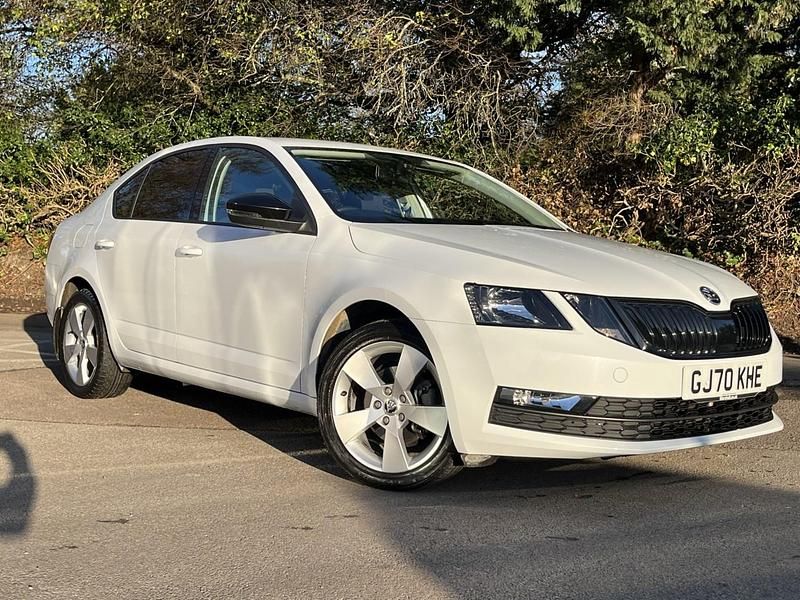 White Used 2020 Skoda Octavia SE Drive Hatchback | £15,329 (Fair price) - Image 1/4