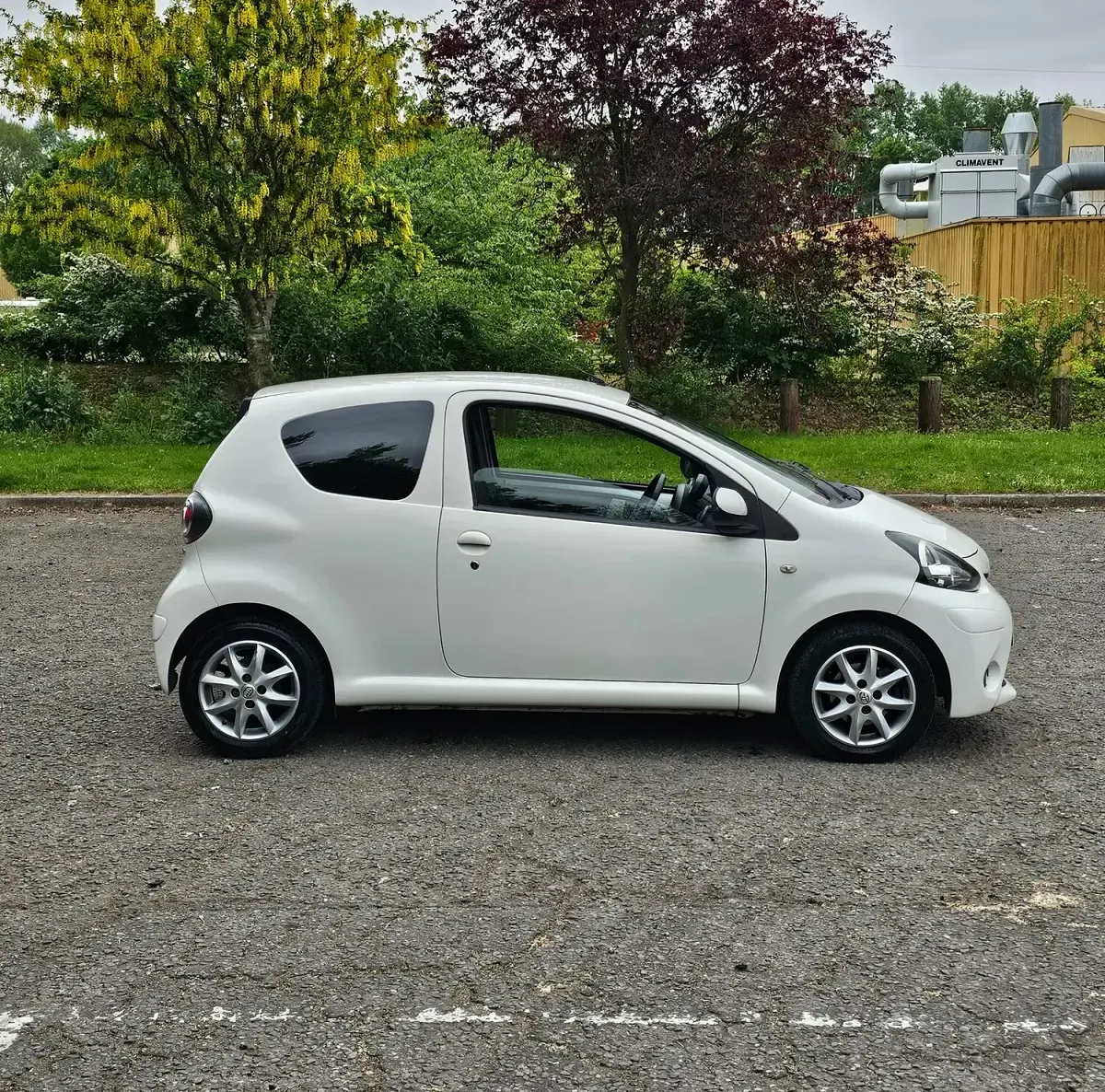 Used Toyota Aygo 68 HP (50 kW) 2013 White Hatchback