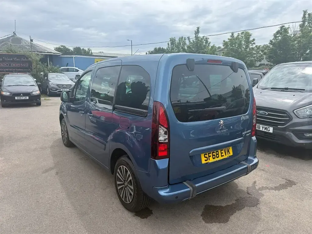 Used Peugeot TePee Allure 2018 Blue MPV