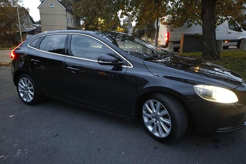Black Used 2014 Volvo V40 SE Lux Hatchback | £3,490 (Fair price) - Image 1/1