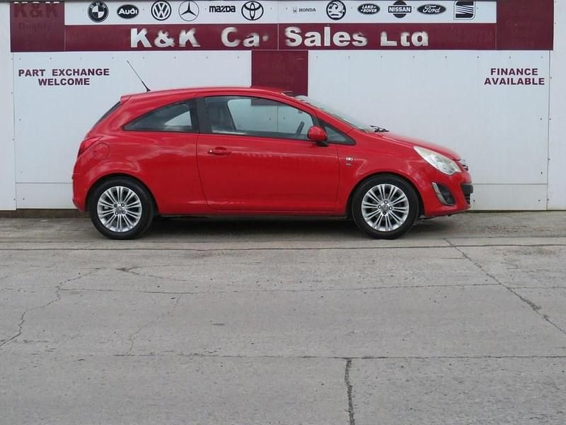 Usado Vauxhall Corsa 100 HP (73 kW) 2012 Vermelho Citadino
