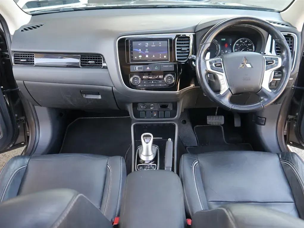 Usado Mitsubishi Outlander 200 HP (147 kW) 2015 Granite SUV
