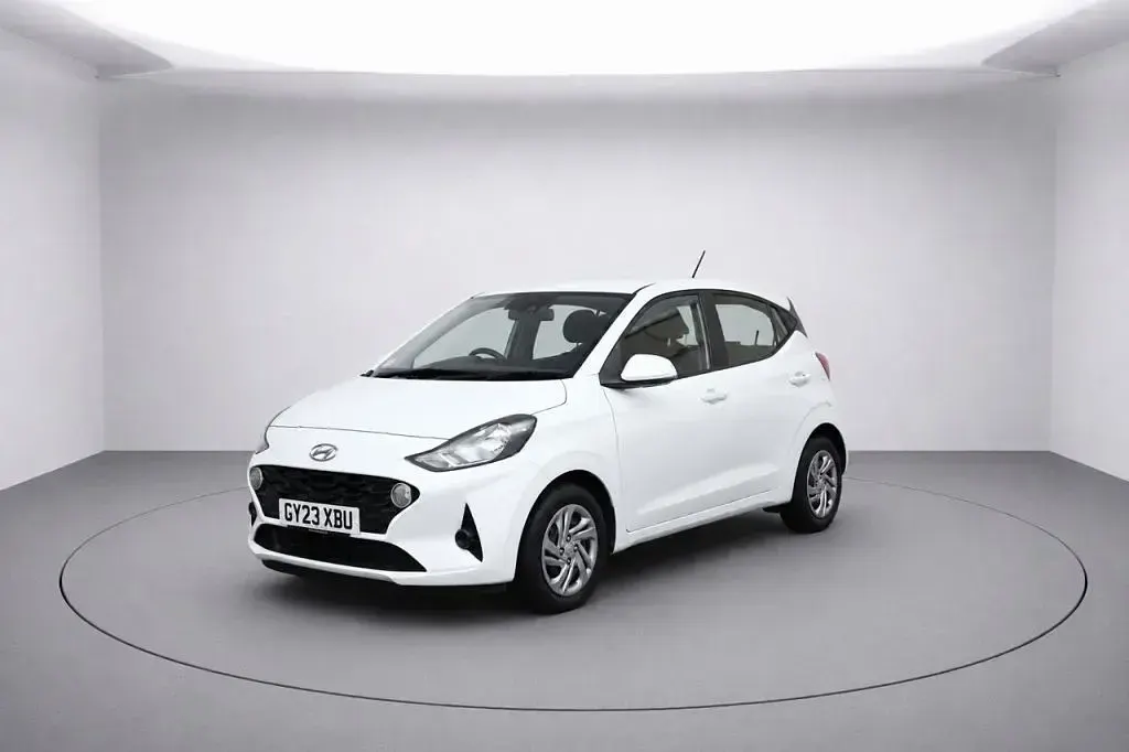 Used Hyundai i10 SE 67 HP (49 kW) 2023 White Hatchback