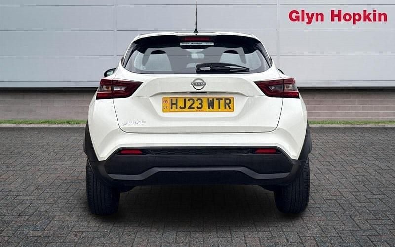 Used Nissan Juke Acenta 117 HP (86 kW) 2023 White SUV