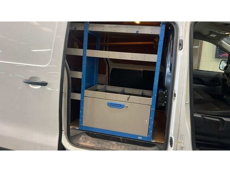 Used Vauxhall Vivaro 145 HP (106 kW) 2022 White MPV