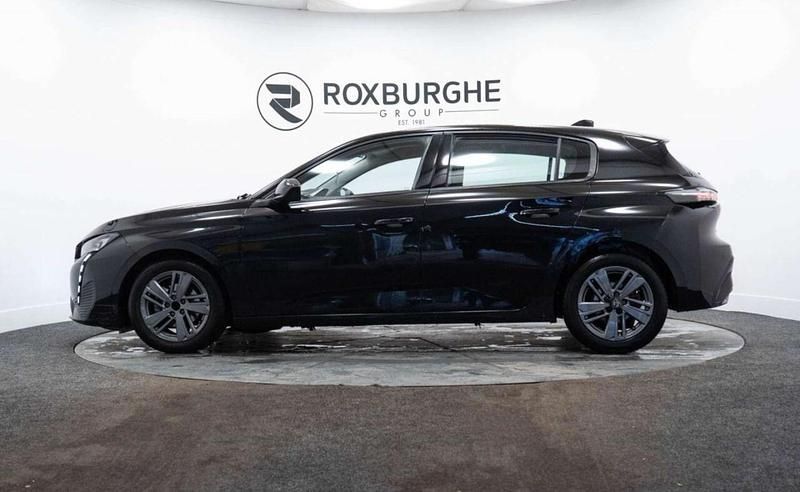 Used Peugeot 308 Active Premium 130 HP (95 kW) 2023 Black Hatchback