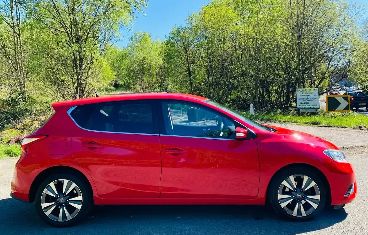 Used Nissan Pulsar N-TEC 110 HP (80 kW) 2014 Red Hatchback